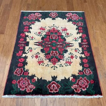 Persian Hand-knotted Bakhtiari Wool Rug (4' 2 x 5'4)