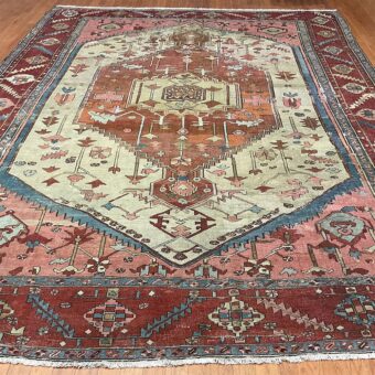 1850s Antique Handmade Persian Serapi Wool Rug (9'6 x 12'9)