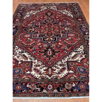Fine Persian Hand-knotted Heriz Wool Rug (7'2 x 10'9)