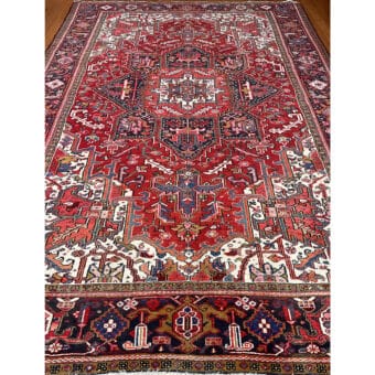 Fine Persian Hand-knotted Heriz Wool Rug (8' x 11'10)