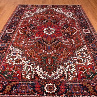 Fine Persian Hand-knotted Heriz Wool Rug (7'7 x 11'3)