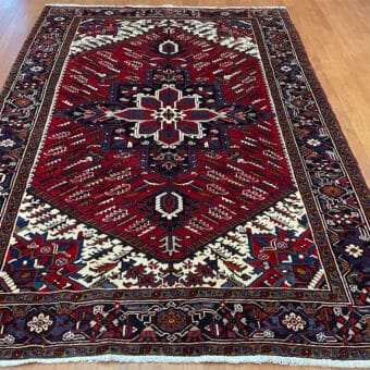 Fine Persian Hand-knotted Heriz Wool Rug (7' x 10'1)