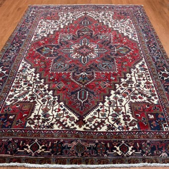 Fine Persian Hand-knotted Heriz Wool Rug (7'11 x 11'4)