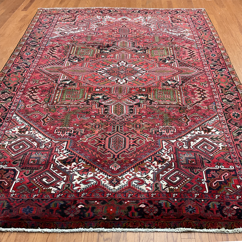 Fine Persian Hand-knotted Heriz Wool Rug (7'8 x 10'10)